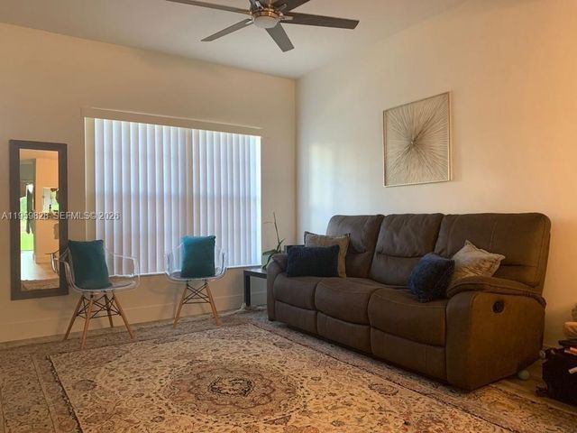 20 Key West Ct, Weston, FL 33326