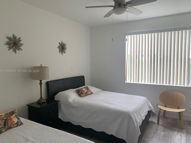 20 Key West Ct, Weston, FL 33326