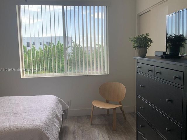 20 Key West Ct, Weston, FL 33326