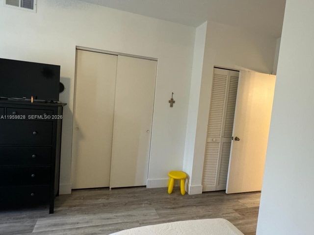 20 Key West Ct, Weston, FL 33326