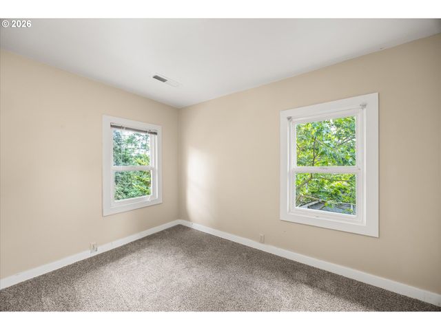 6424 Ne HASSALO St, Portland, OR 97213