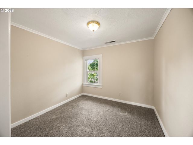 6424 Ne HASSALO St, Portland, OR 97213