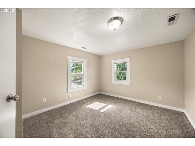 6424 Ne HASSALO St, Portland, OR 97213