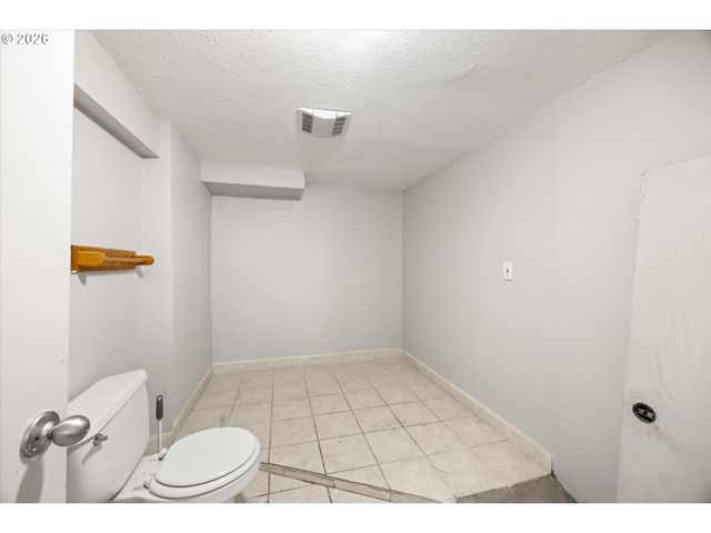 6424 Ne HASSALO St, Portland, OR 97213