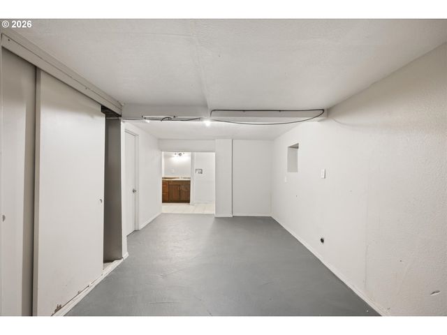 6424 Ne HASSALO St, Portland, OR 97213