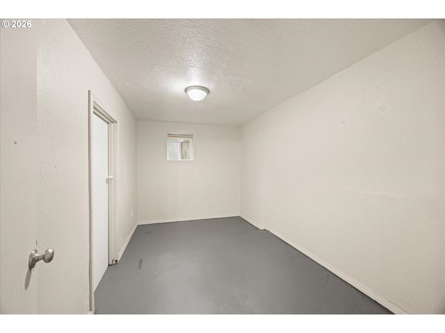 6424 Ne HASSALO St, Portland, OR 97213