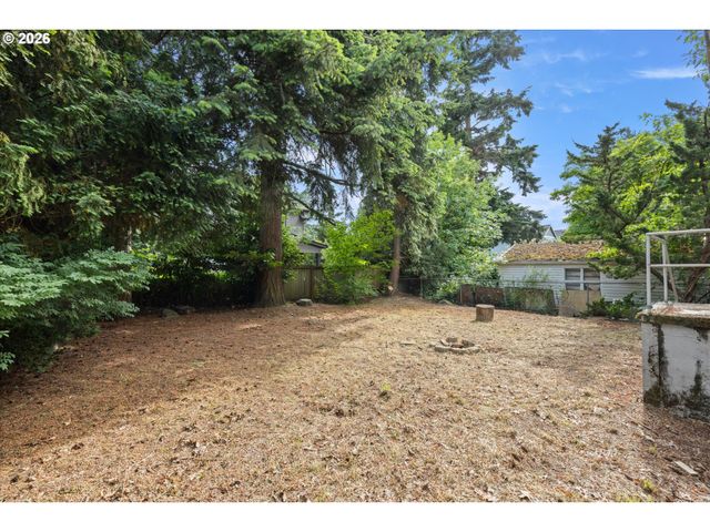 6424 Ne HASSALO St, Portland, OR 97213