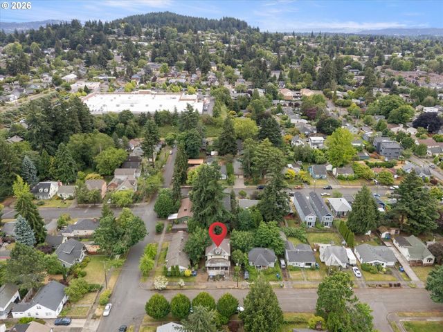 6424 Ne HASSALO St, Portland, OR 97213