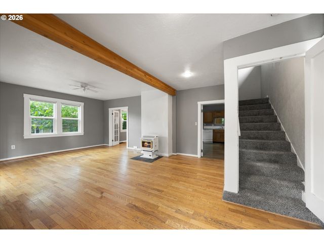 6424 Ne HASSALO St, Portland, OR 97213