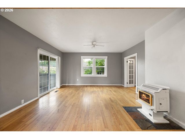6424 Ne HASSALO St, Portland, OR 97213