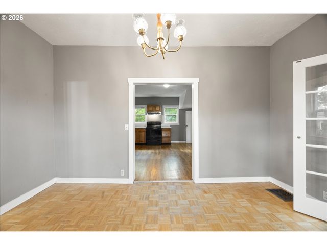 6424 Ne HASSALO St, Portland, OR 97213