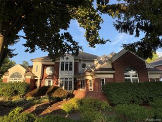 3835 RANYA Drive, Commerce Charter Township, MI 48382