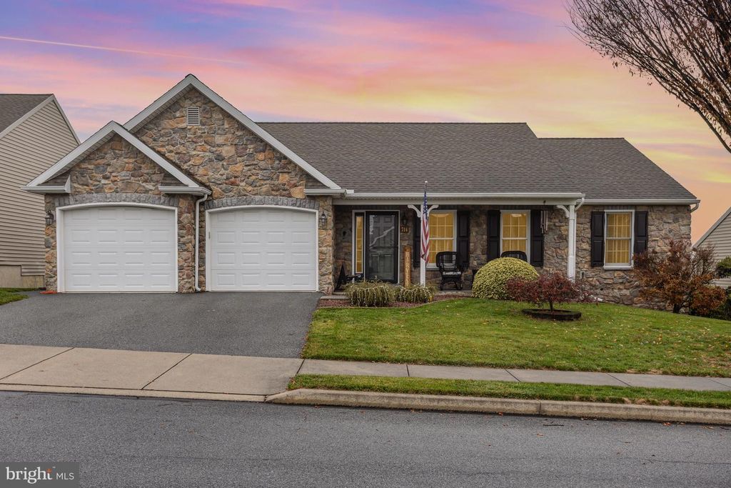 714 HEATHER RDG, Manheim, PA 17545