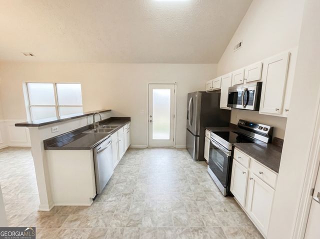 736 Tullamore Way, Hampton, GA 30228