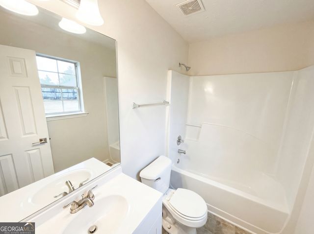 736 Tullamore Way, Hampton, GA 30228