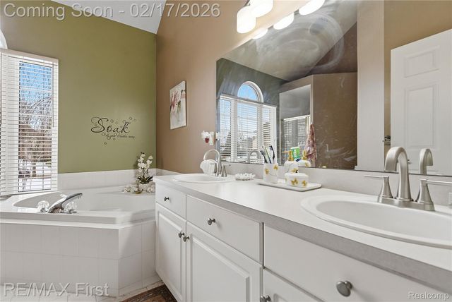 48767 Brittany Parc Drive, Macomb Township, MI 48044