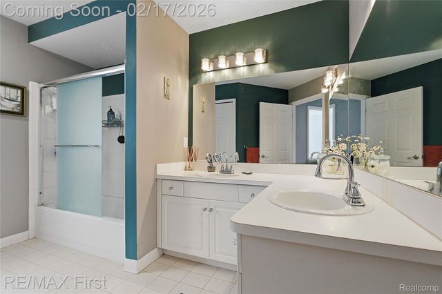 48767 Brittany Parc Drive, Macomb Township, MI 48044