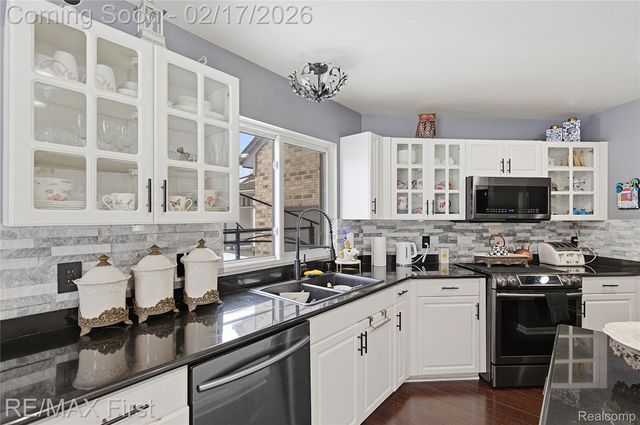 48767 Brittany Parc Drive, Macomb Township, MI 48044