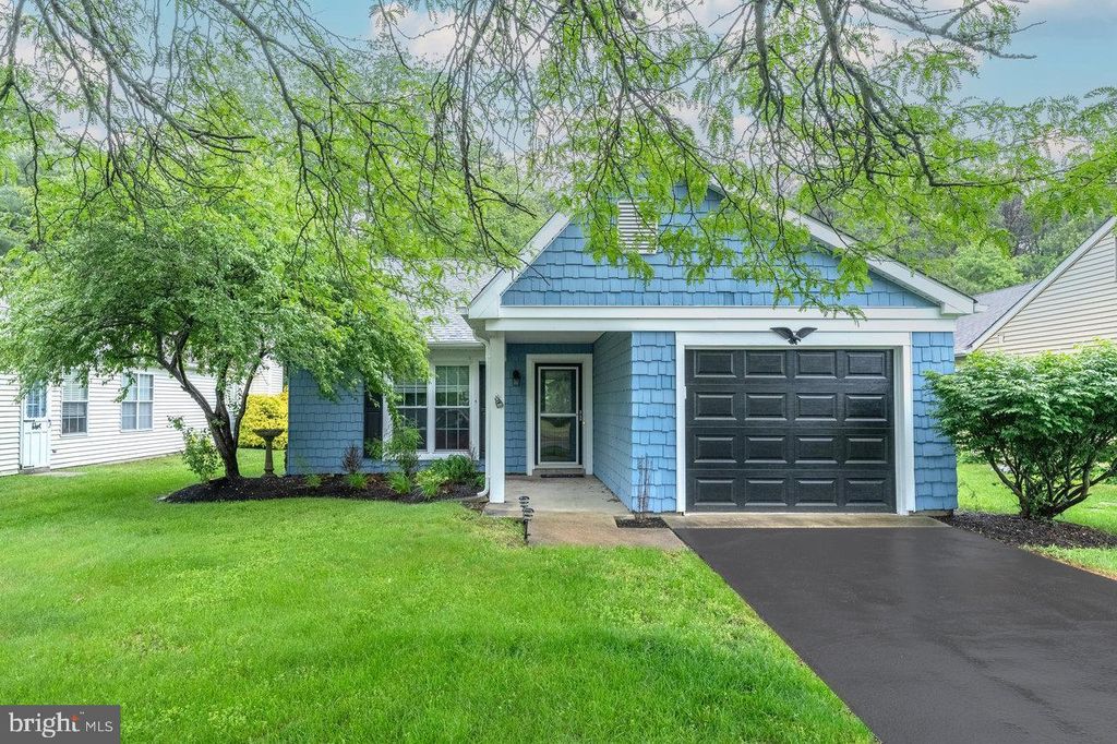 877 WESTMINSTER DR N, Southampton, NJ 08088