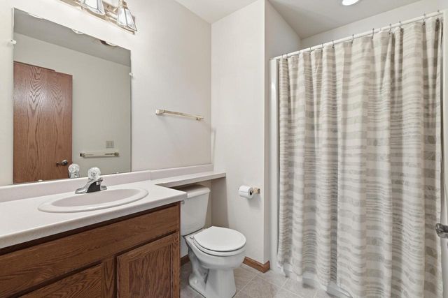 496 Glacier PASS, Slinger, WI 53086