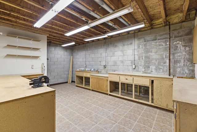 496 Glacier PASS, Slinger, WI 53086