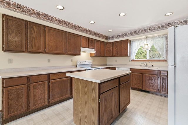 496 Glacier PASS, Slinger, WI 53086