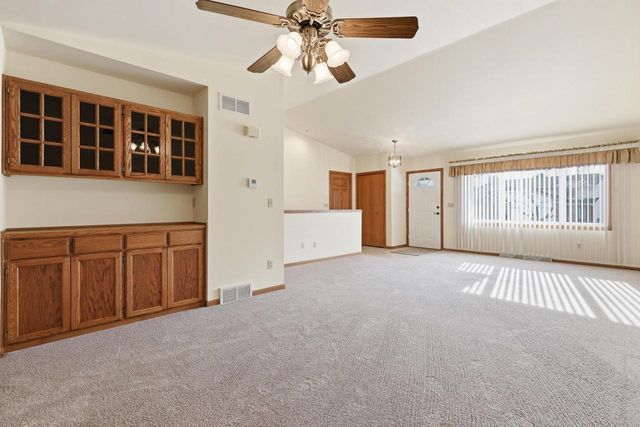 496 Glacier PASS, Slinger, WI 53086