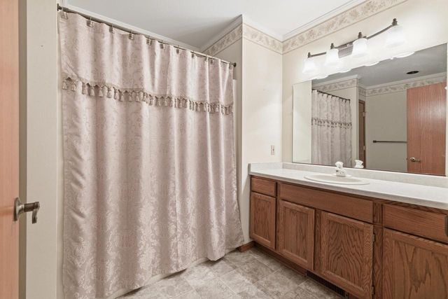 496 Glacier PASS, Slinger, WI 53086