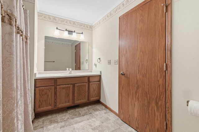 496 Glacier PASS, Slinger, WI 53086