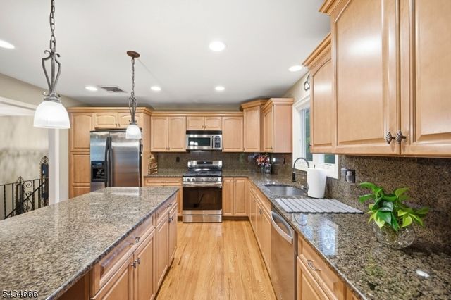 18 Reger Rd, Roxbury Twp., NJ 07876