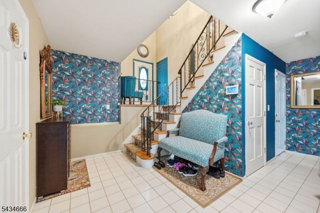 18 Reger Rd, Roxbury Twp., NJ 07876