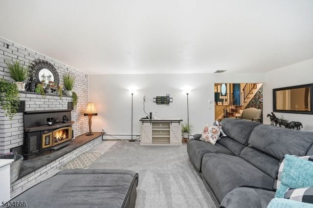 18 Reger Rd, Roxbury Twp., NJ 07876