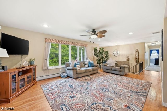 18 Reger Rd, Roxbury Twp., NJ 07876