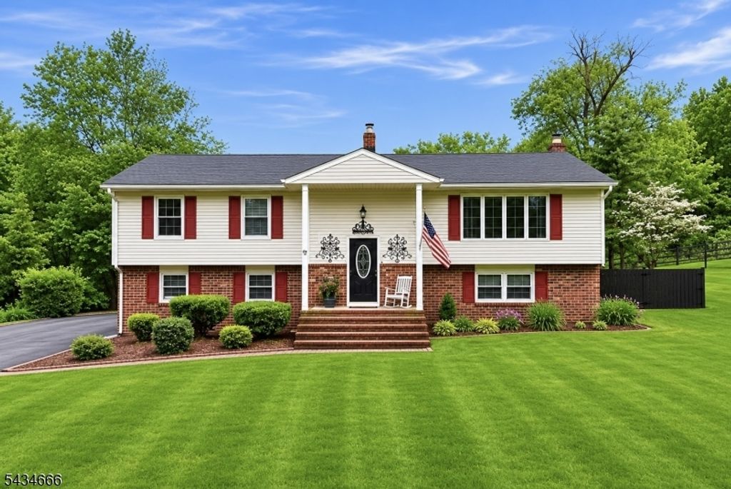 18 Reger Rd, Roxbury Twp., NJ 07876