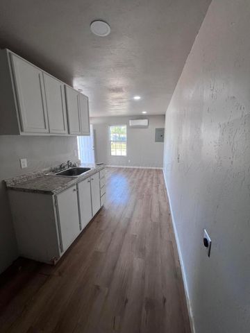 106 NE 11th Avenue, Amarillo, TX 79107