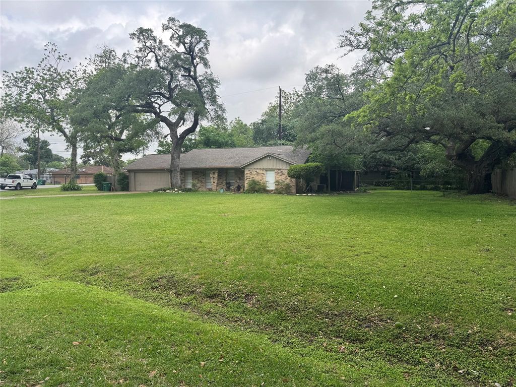 9386 Livernois Road, Houston, TX 77080