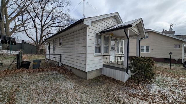 44 W Elza Avenue, Hazel Park, MI 48030