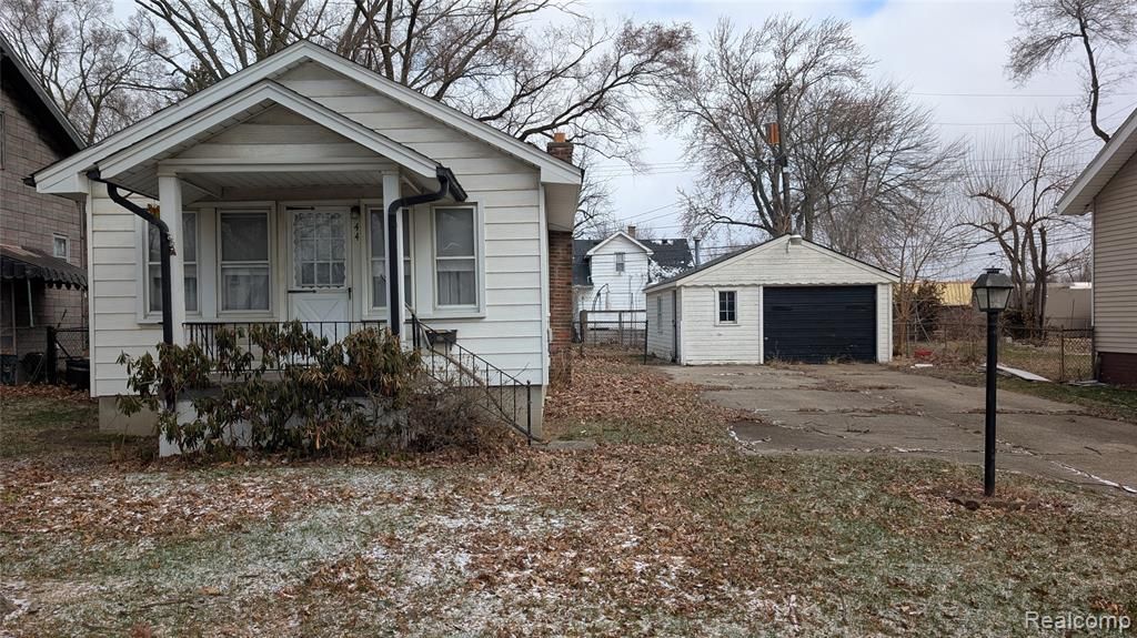 44 W Elza Avenue, Hazel Park, MI 48030