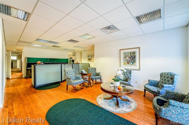 4621 & 4615 S Wayne Road, Wayne, MI 48184