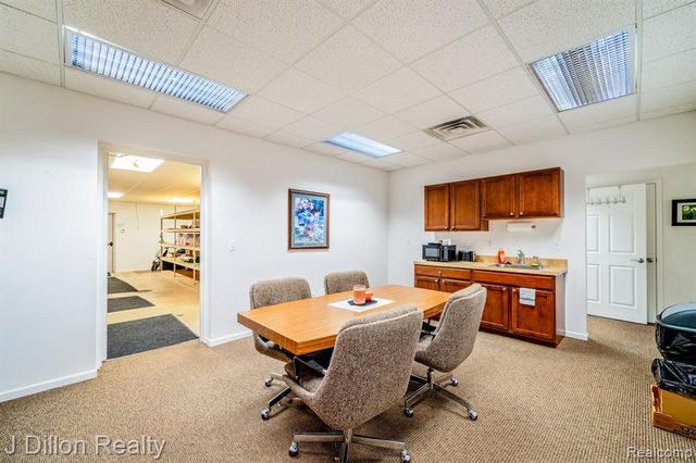 4621 & 4615 S Wayne Road, Wayne, MI 48184