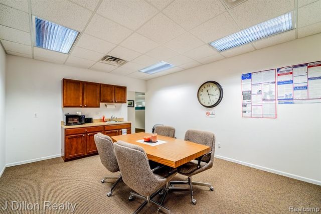 4621 & 4615 S Wayne Road, Wayne, MI 48184