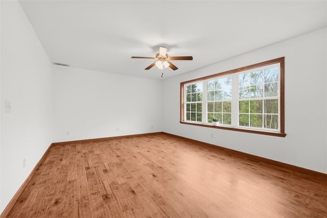 221 Parkhill Rd, Economy, PA 15005