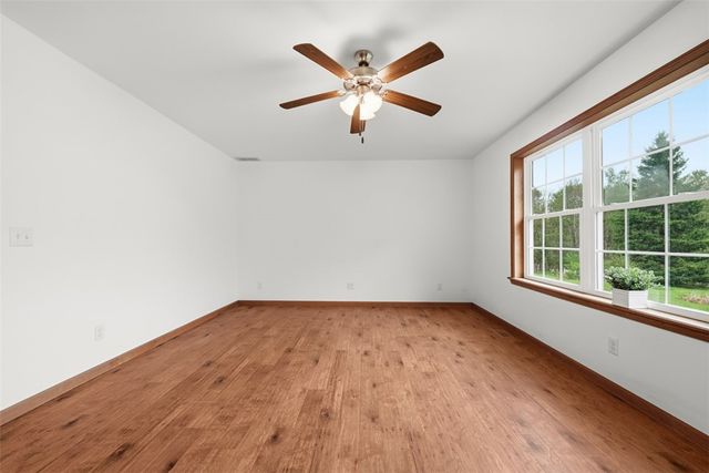 221 Parkhill Rd, Economy, PA 15005