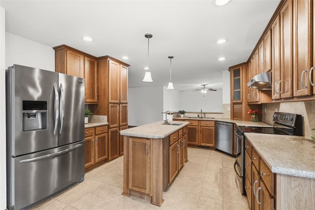 221 Parkhill Rd, Economy, PA 15005