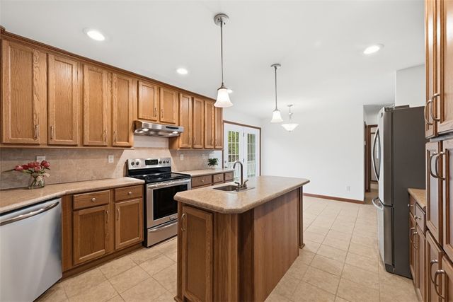 221 Parkhill Rd, Economy, PA 15005