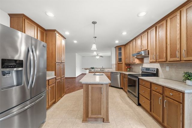 221 Parkhill Rd, Economy, PA 15005