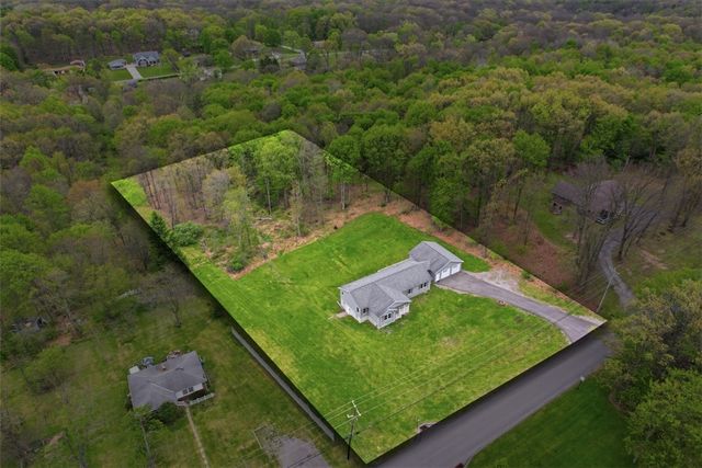 221 Parkhill Rd, Economy, PA 15005