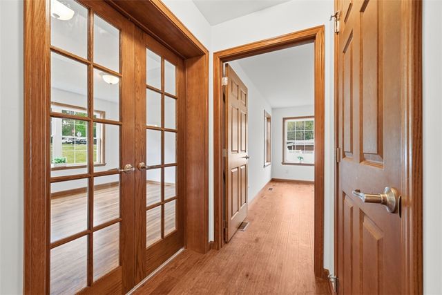 221 Parkhill Rd, Economy, PA 15005