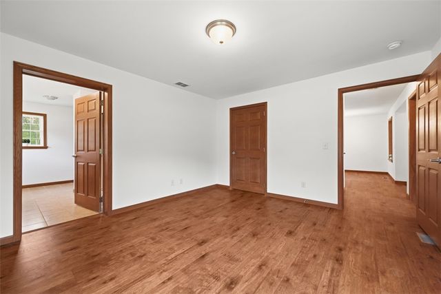 221 Parkhill Rd, Economy, PA 15005