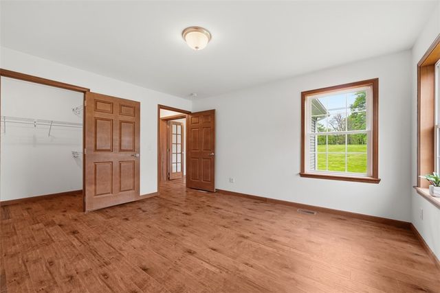 221 Parkhill Rd, Economy, PA 15005